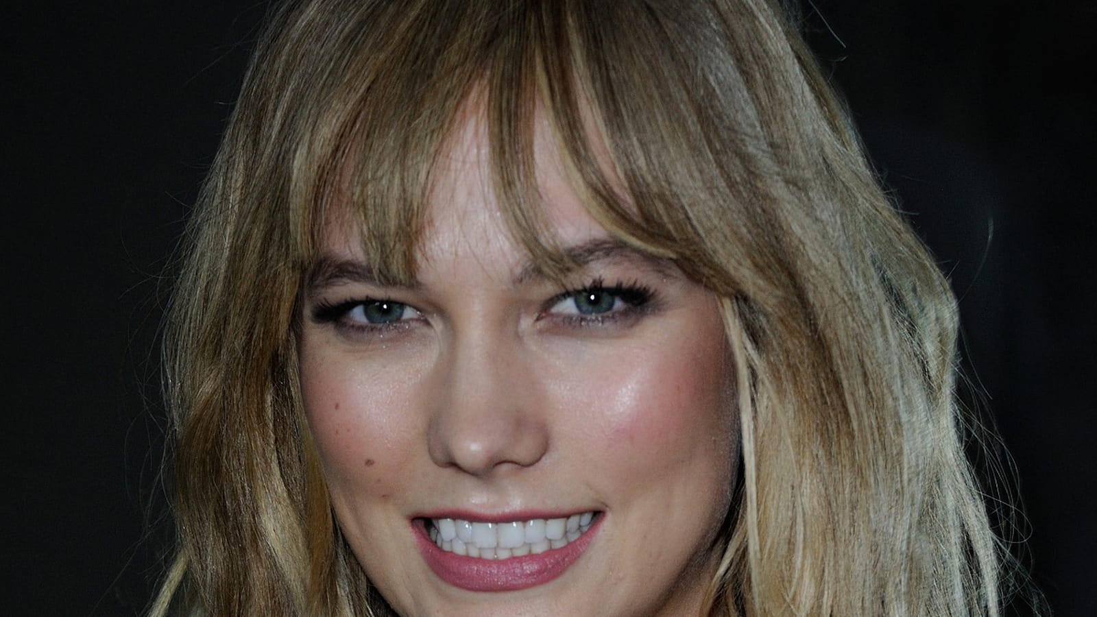 Karlie Kloss, cheveux longs