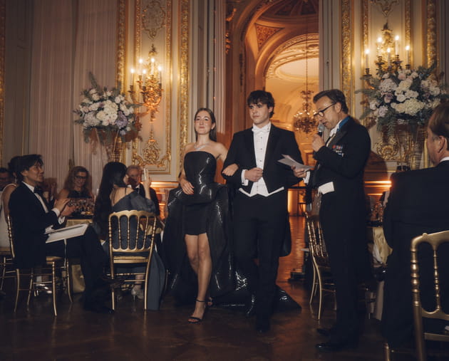 Bal des Débutantes : Sofia Yadigaroglu et Konstantinos Manos arrivent dans la salle