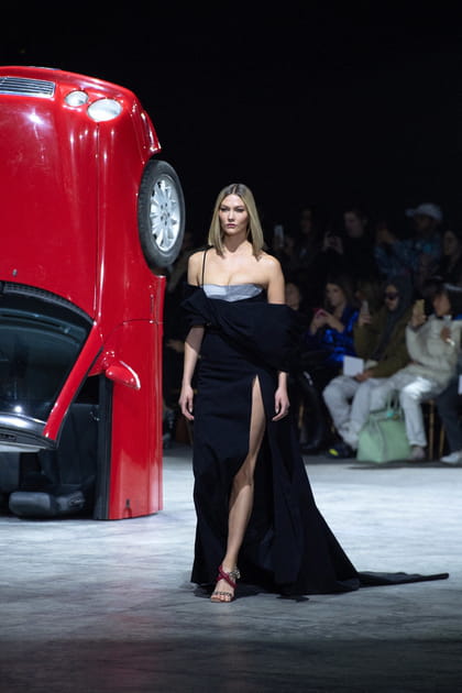 Karlie Kloss lors du défilé Off-White automne-hiver 2020-2021