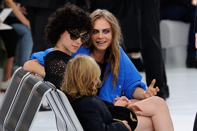 Cara Delevingne et St.Vincent au défilé Chanel