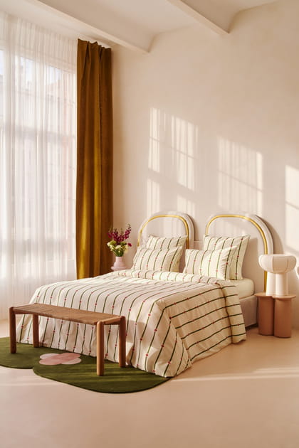 Oubliez la grisaille avec cette parure de lit de designer nomm&eacute;e d&eacute;sir
