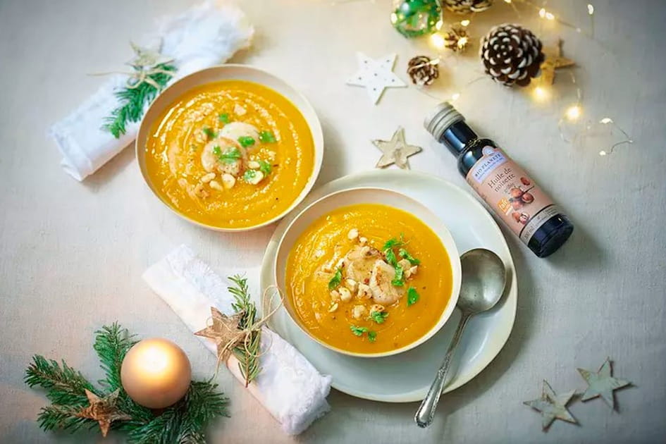 Velout&eacute; de potimarron, noix de St Jacques et huile de noisette grill&eacute;e