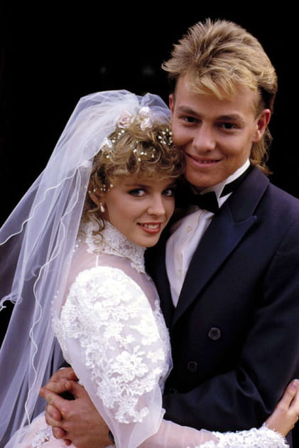 Avec Jason Donovan, son ex-boyfriend et acolyte dans "Neighbours"