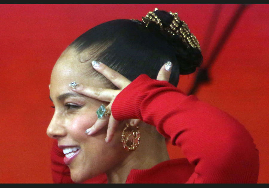 Le chignon accessoiris&eacute; d'Alicia Keys