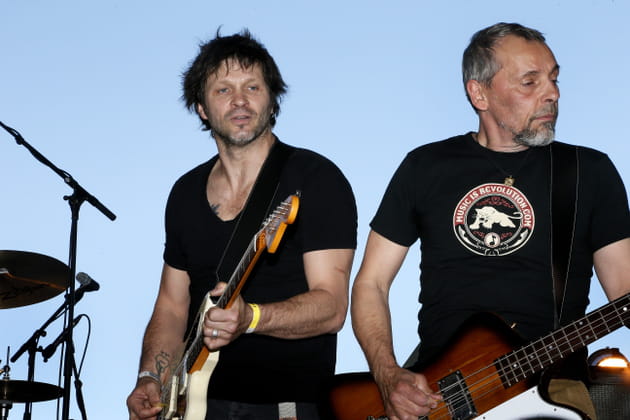 Le groupe de Bertrand Cantat, D&eacute;troit, se produit sur sc&egrave;ne