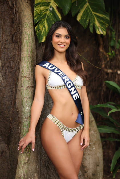 Miss France 2025&nbsp;: Romane Agostinho, Miss Auvergne 2024&nbsp;pose en maillot de bain (3e au test de culture g&eacute;n&eacute;rale)