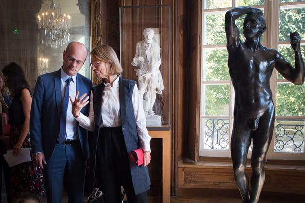 Fran&ccedil;oise Nyssen et Jean-Michel Blanquer, au mus&eacute;e Rodin avec une classe de CM1