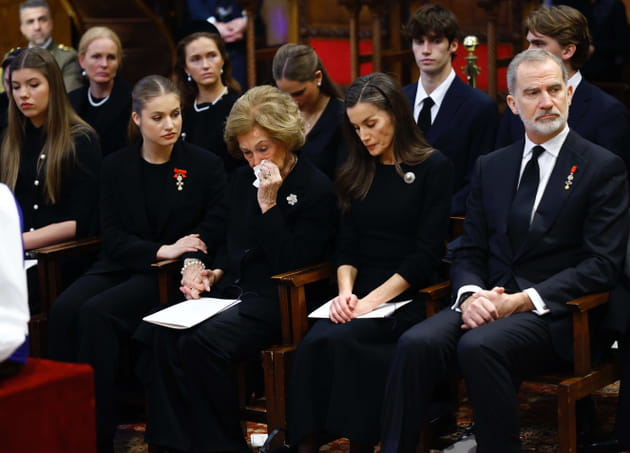 Obs&egrave;ques d'Ir&egrave;ne de Gr&egrave;ce&nbsp;: la reine Sofia effondr&eacute;e, Letizia d'Espagne et ses filles font leurs adieux - PHOTOS