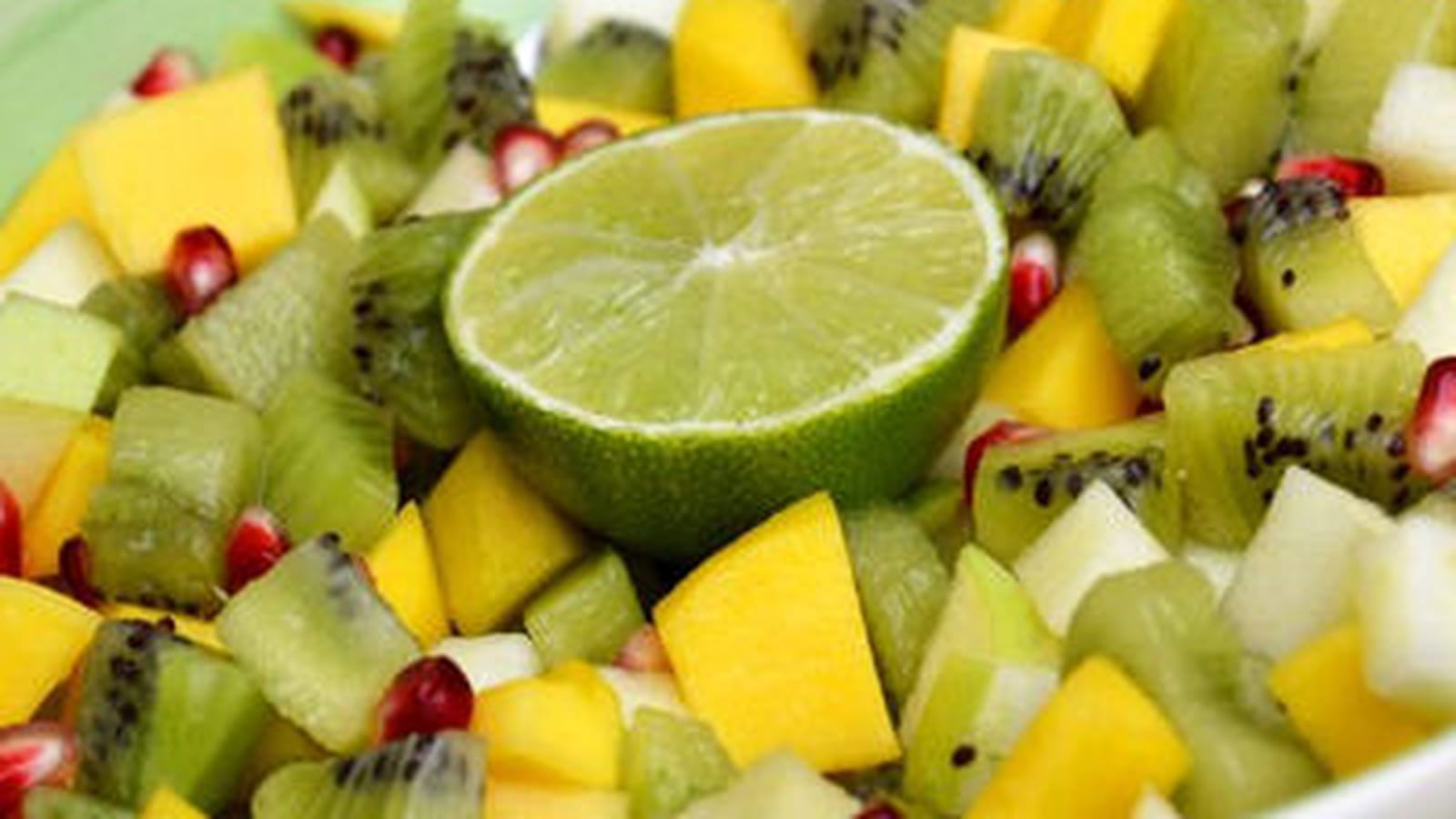 Salade de fruits mangue, grenade, kiwi