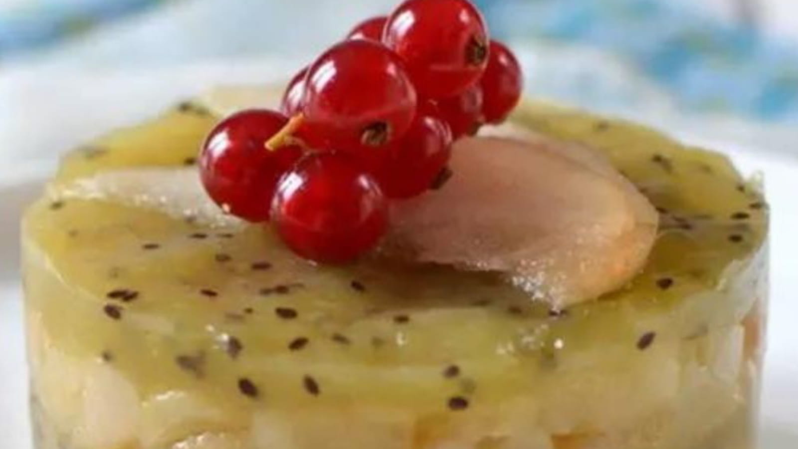 Petits gâteaux aux poires caramélisées et gelée de kiwi