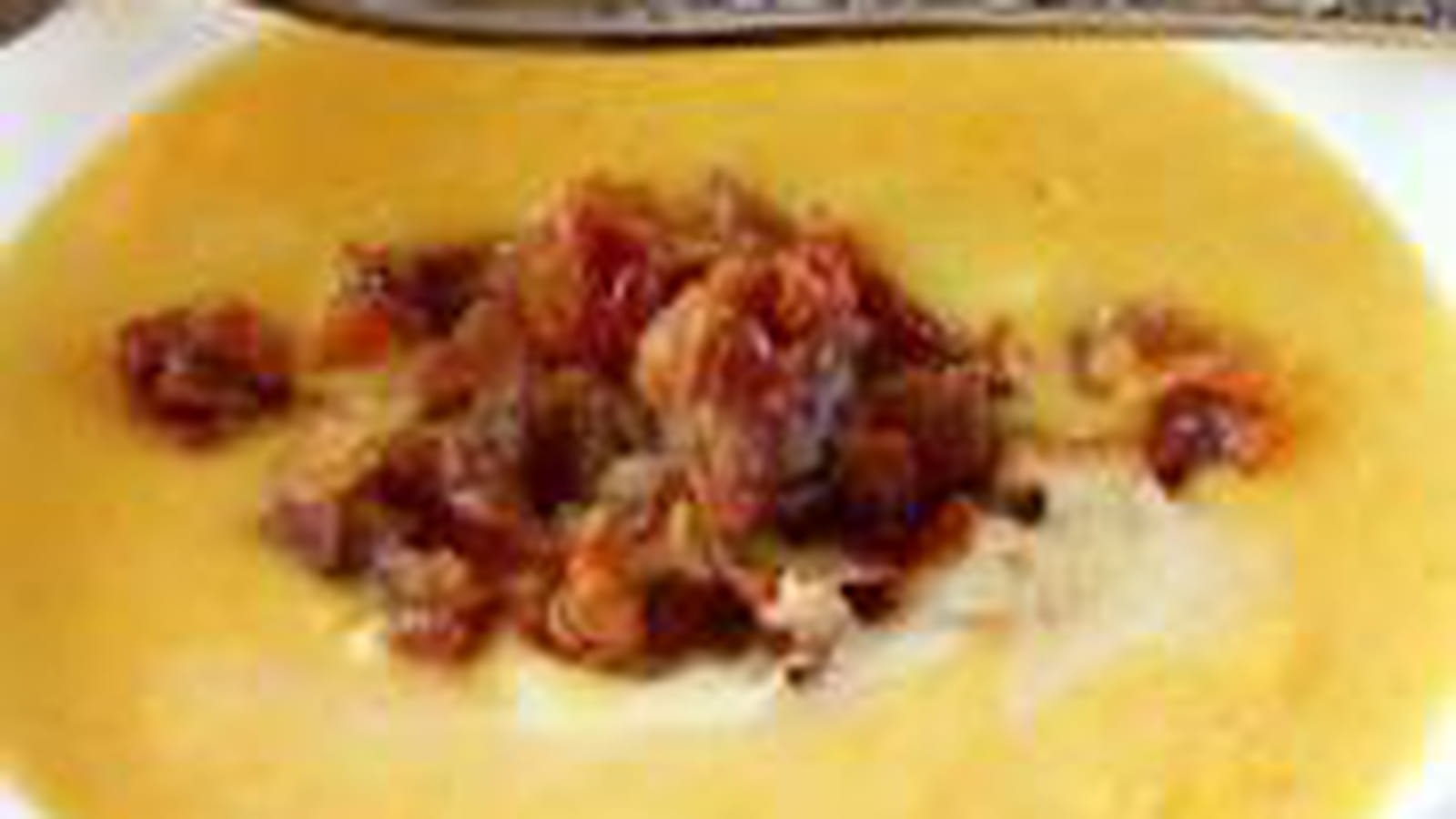 Crème de maïs, poitrine fumée grillée et croustillante