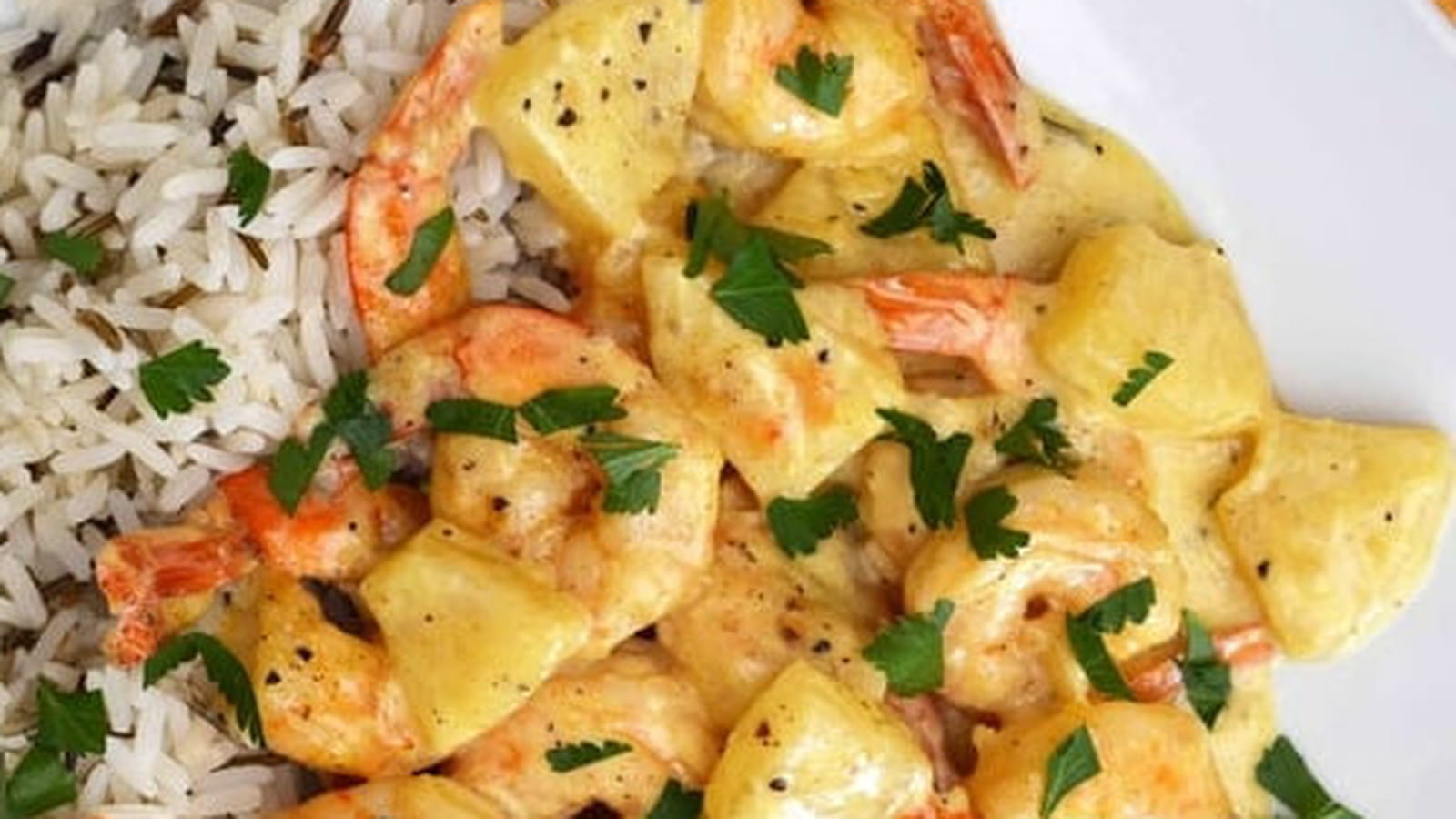 Scampis et ananas à la sauce curry et curcuma