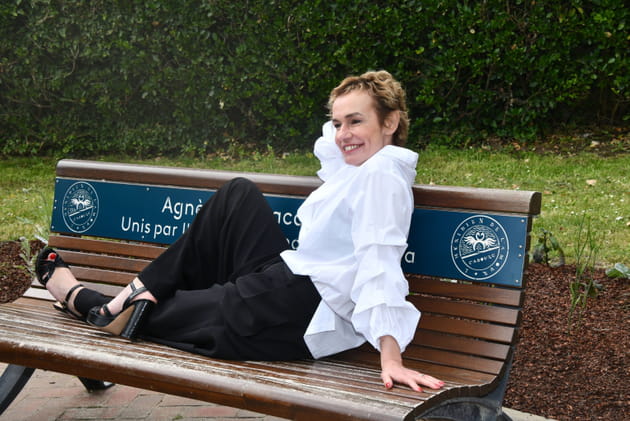 Sandrine Bonnaire inaugure un banc en hommage à Agnès Varda et Jacques Demy