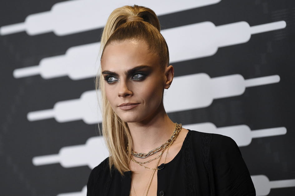 La queue-de-cheval haute de Cara Delevingne