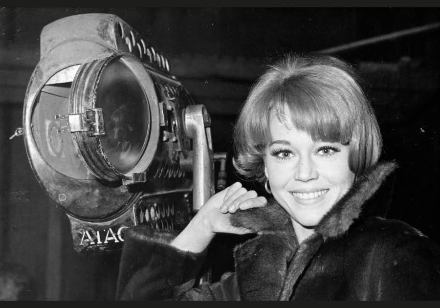La m&egrave;che sur le c&ocirc;t&eacute; de Jane Fonda