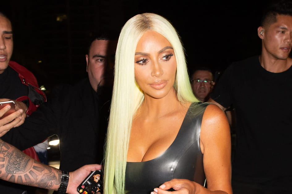 Les cheveux jaunes de Kim Kardashian