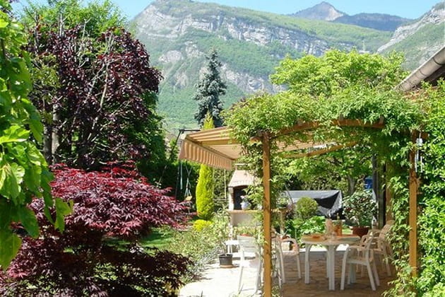 Une terrasse au pied du massif de la Chartreuse