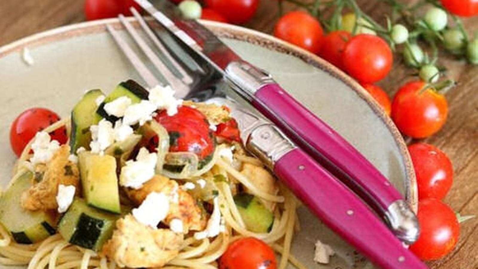 Poulet épicé et spaghetti au wok