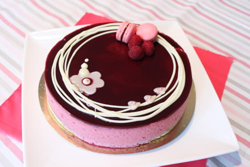 Entremets mousse framboise avec insert à la fraise