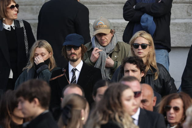 Obs&egrave;ques d'Emilie Dequenne&nbsp;: Virginie Efira et les proches de l'actrice sont venus nombreux
