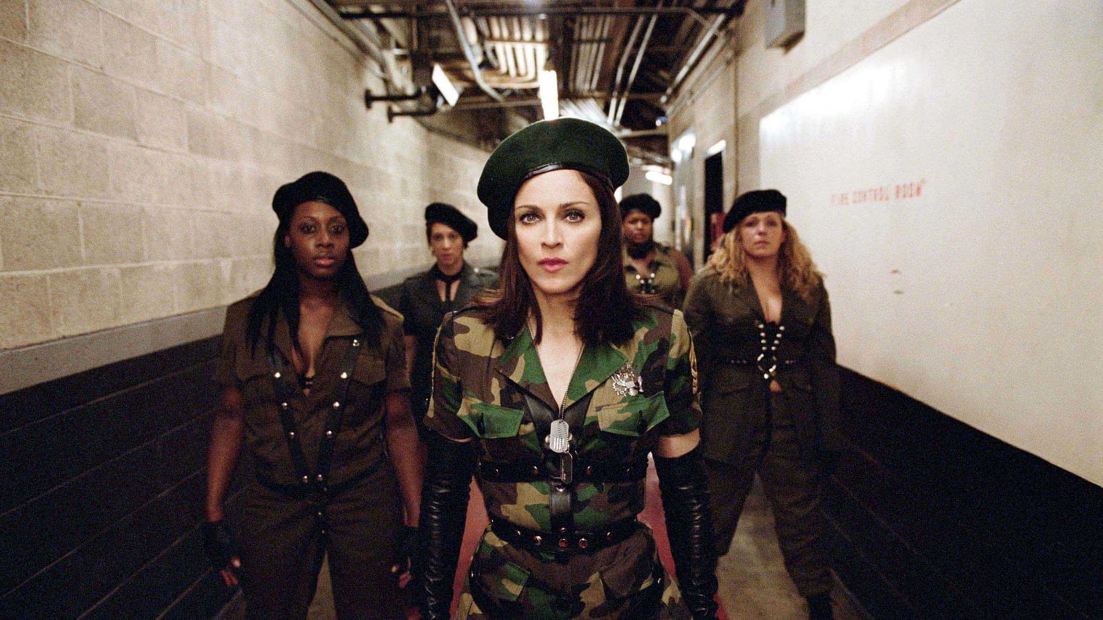 Madonna dans son clip ""American Life"
