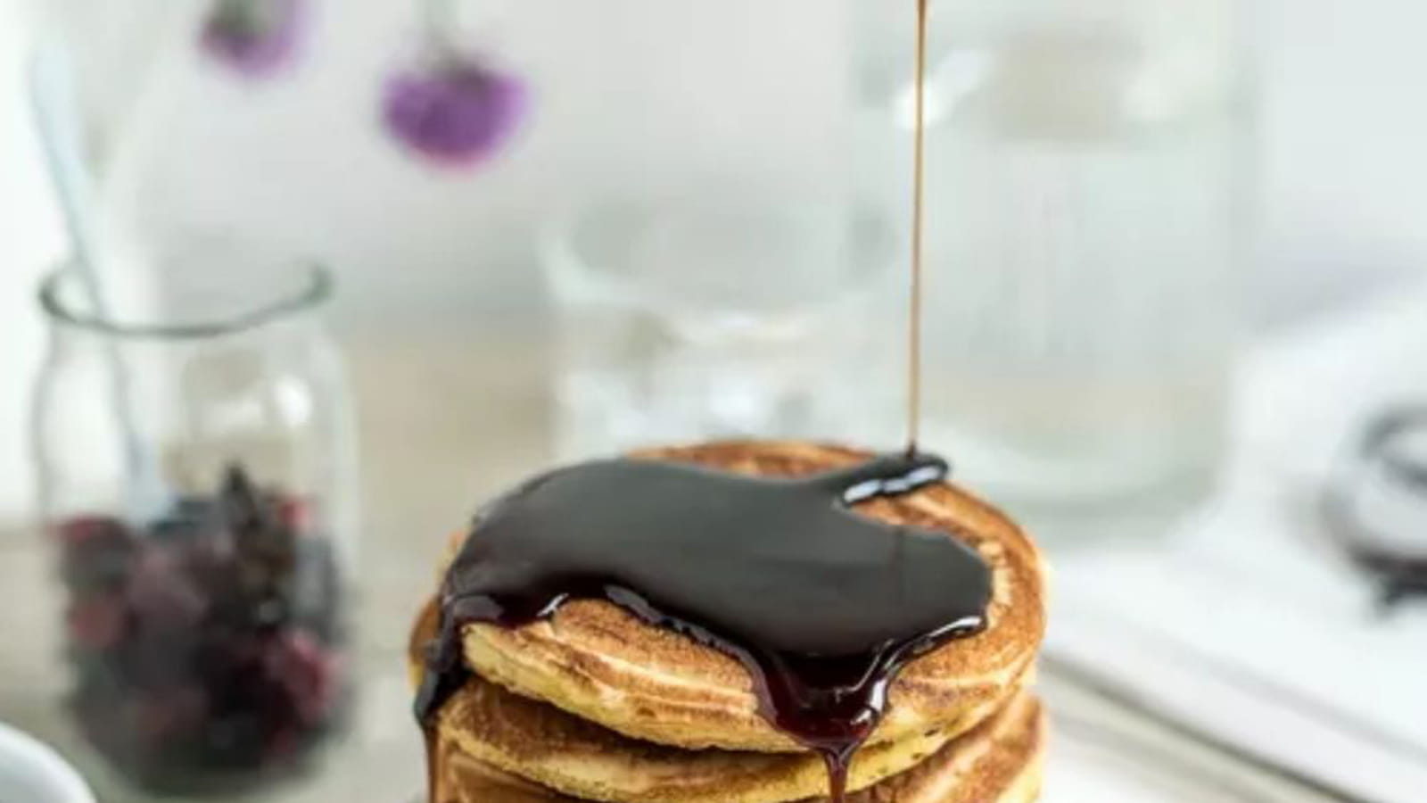 Pancake au parmesan vinaigre balsamique et fruits rouges
