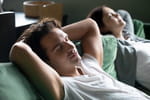 Ils changent leur façon de dormir pendant seulement 7 jours : en plus d'avoir perdu 3 kilos, ils ne sont plus fatigués le matin