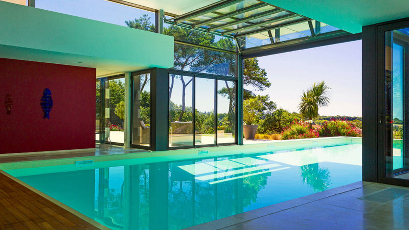 Piscine intérieure : or