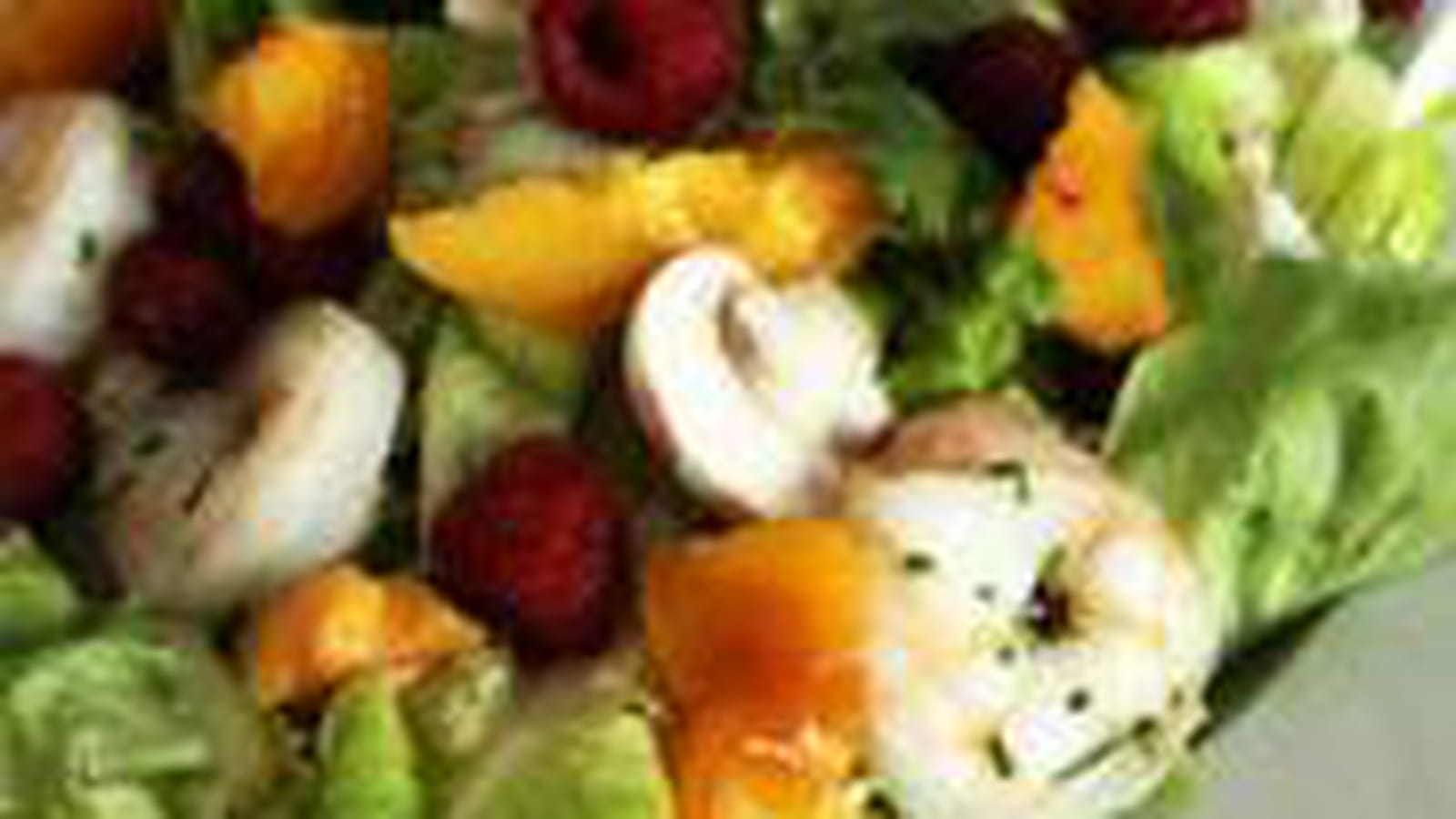 Salade de crevettes, framboises et nectarine