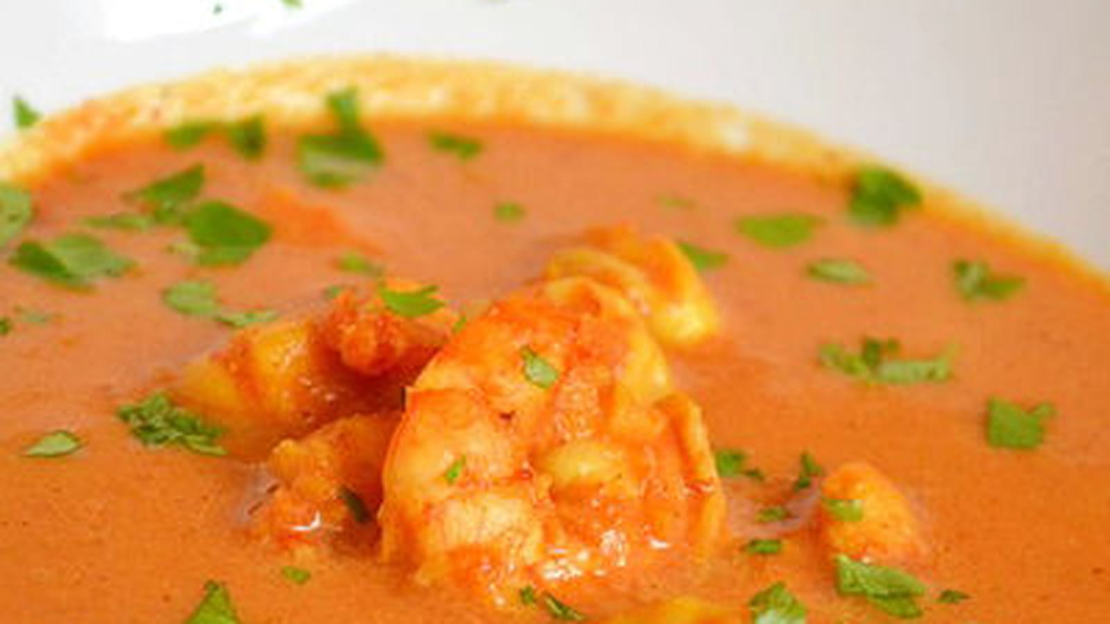 Soupe de tomates aux gambas, épicée au massalé
