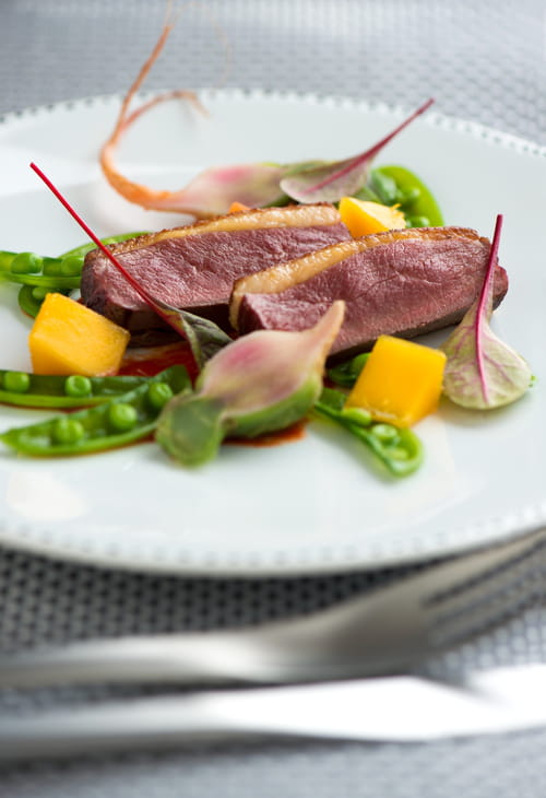 Magret de canard des Landes, mangue et petits pois