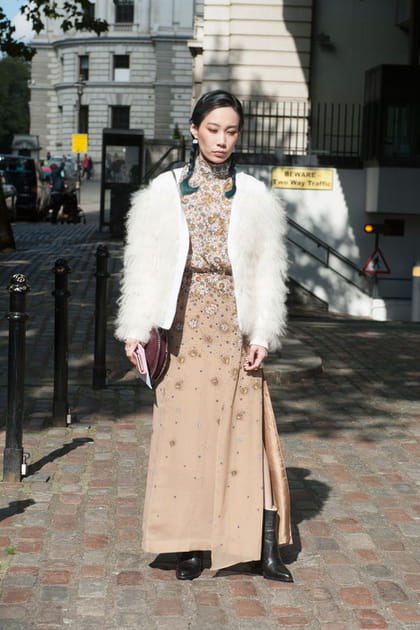 Street style &agrave; Londres : la robe vintage brod&eacute;e
