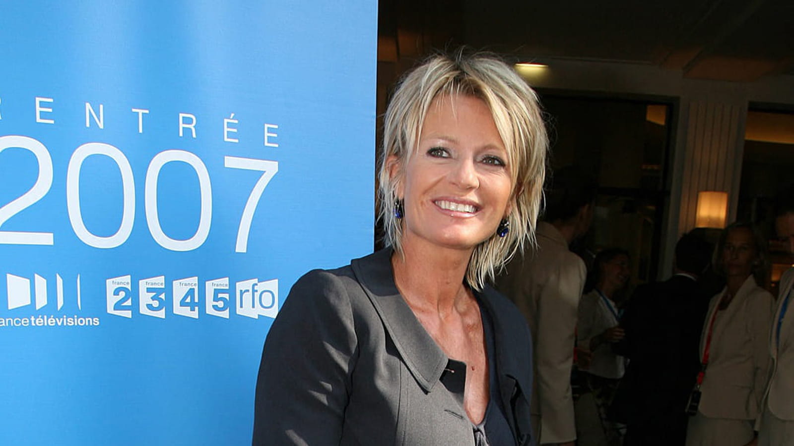 Sophie Davant avec un sac à main fourre-tout