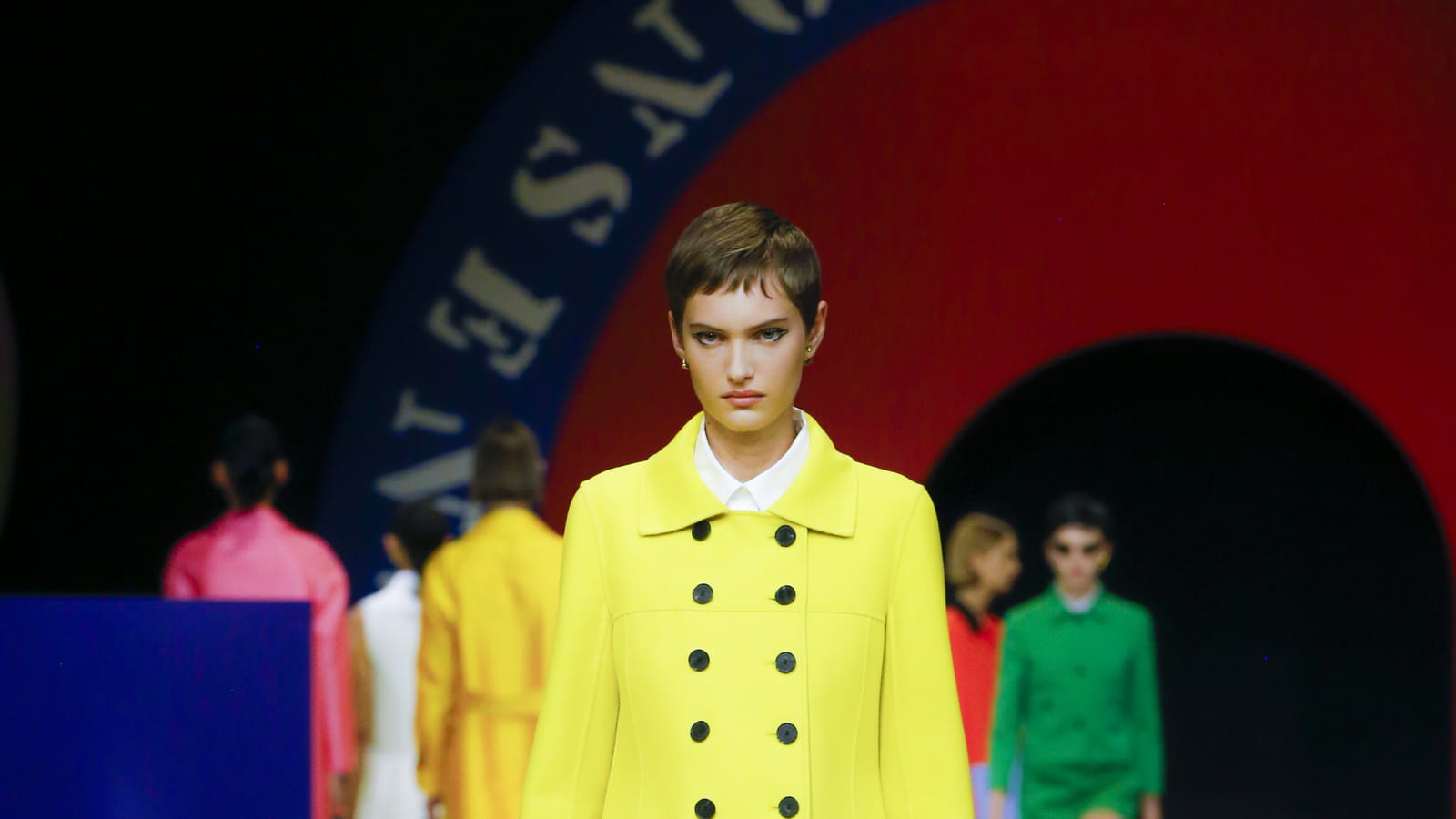 Look 16