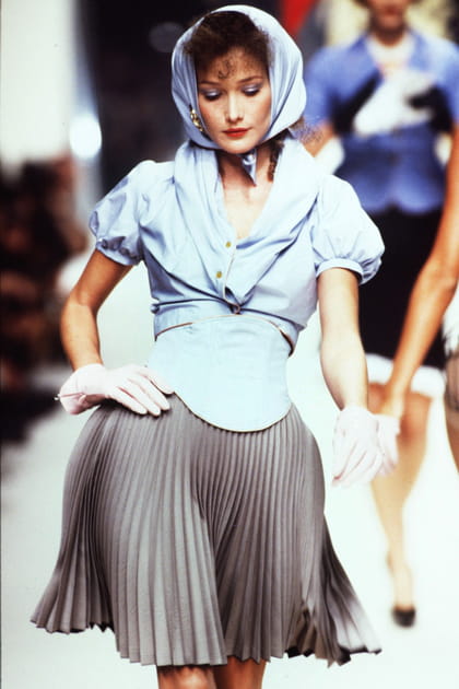 Carla Bruni lors d'un défilé Vivienne Westwood en 1995
