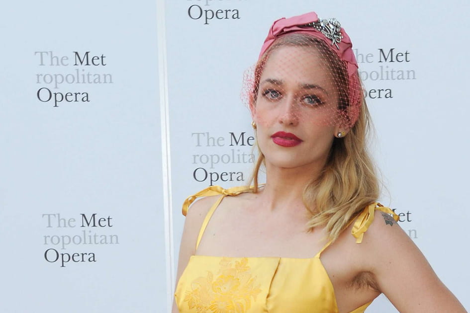 Les poils sous les aisselles de Jemima Kirke