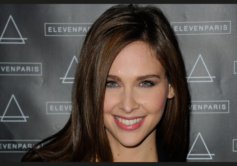 La bouche glossy d'Oph&eacute;lie Meunier