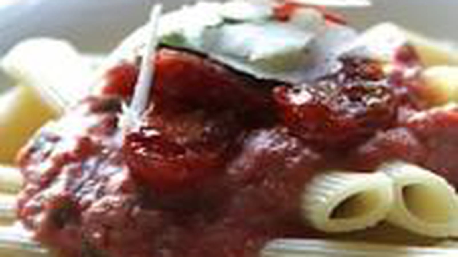 Pâtes tièdes aux tomates cerises et câpres