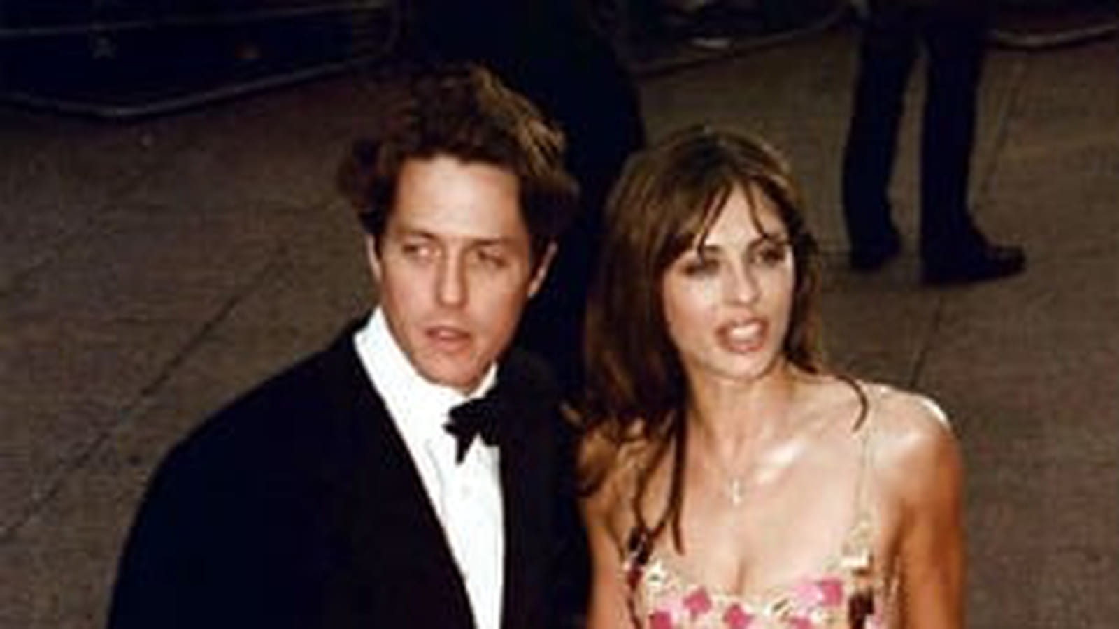 Hugh Grant et Liz Hurley en 1999