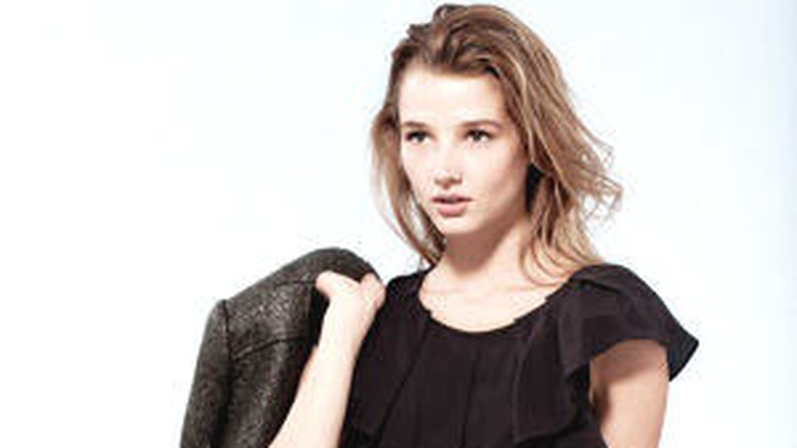 Robe noire de See U Soon