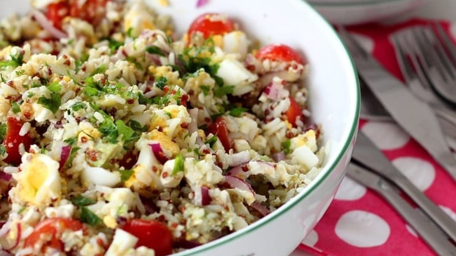 Salade de riz, quinoa, feta et avocat