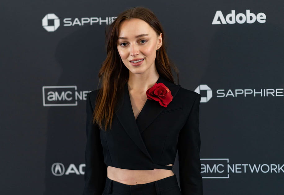 Phoebe Dynevor alias Daphne Bridgerton dans "La Chronique des Bridgerton"