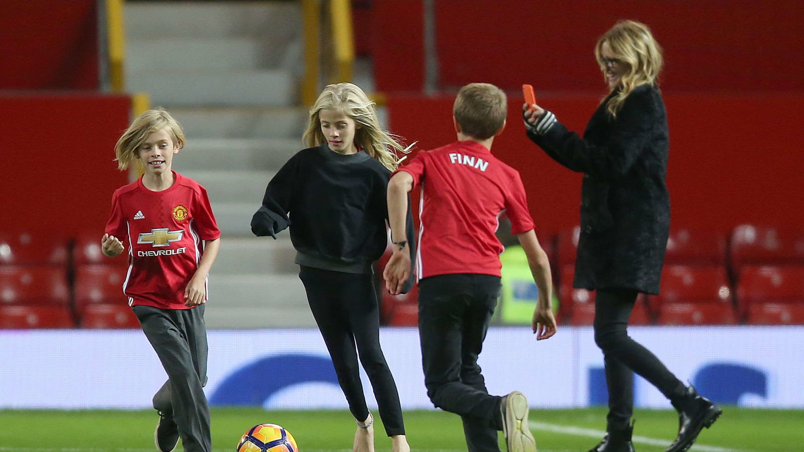 Partie de foot en famille