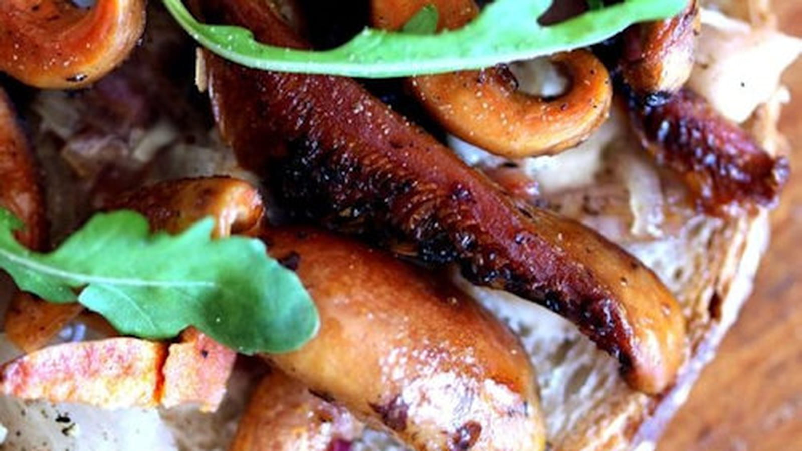 Bruschetta aux champignons des bois