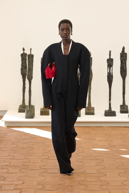 Look 7 du défilé Jacquemus "Les sculptures"