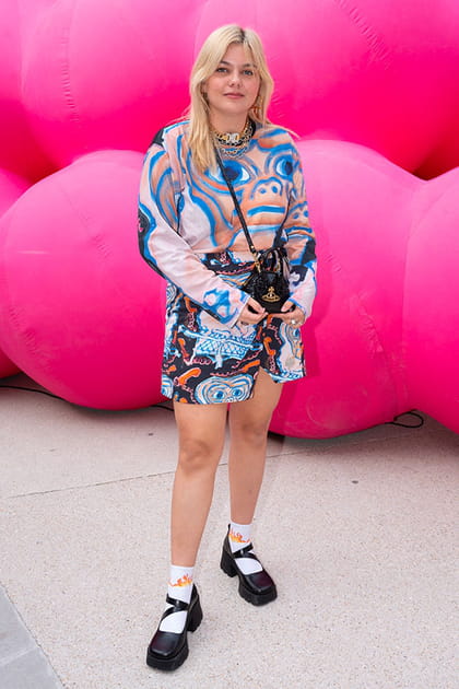 Louane au d&eacute;fil&eacute; Victoria/Tomas