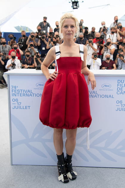 Marina Fo&iuml;s en robe ballon Louis Vuitton