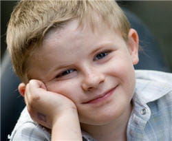 thomas, 8 ans, est atteint de myopathie de duchenne. il est le porte-parole de