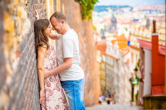 C'est le premier signe d'infid&eacute;lit&eacute; selon un d&eacute;tective priv&eacute; et tout le monde l'ignore encore en 2025