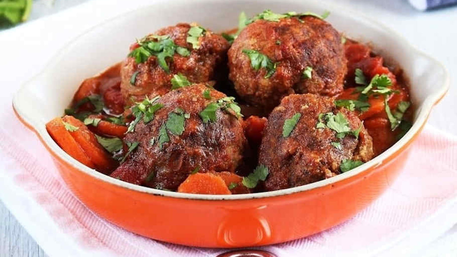 Boulettes de bœuf à la crème de pois chiche et cumin